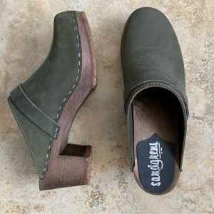 Sandgrens olive green Dublin clogs